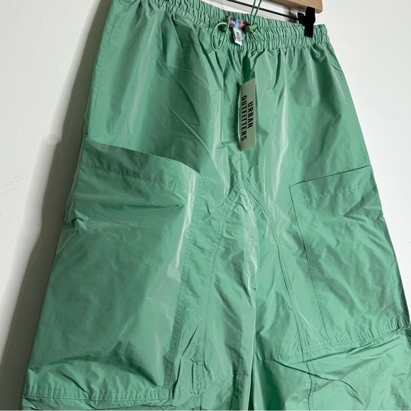 NWT Urban Outfitters Women’s Mae Nylon Wide-Leg Pant Size Medium - Picture 4 of 14